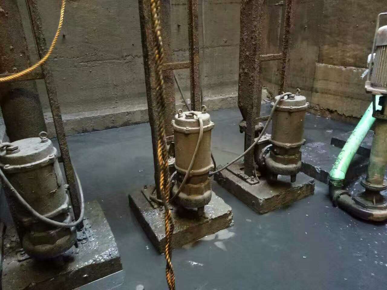 洮北污水池清理