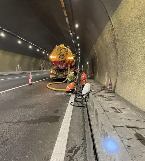 洮北隧道排水渠清淤